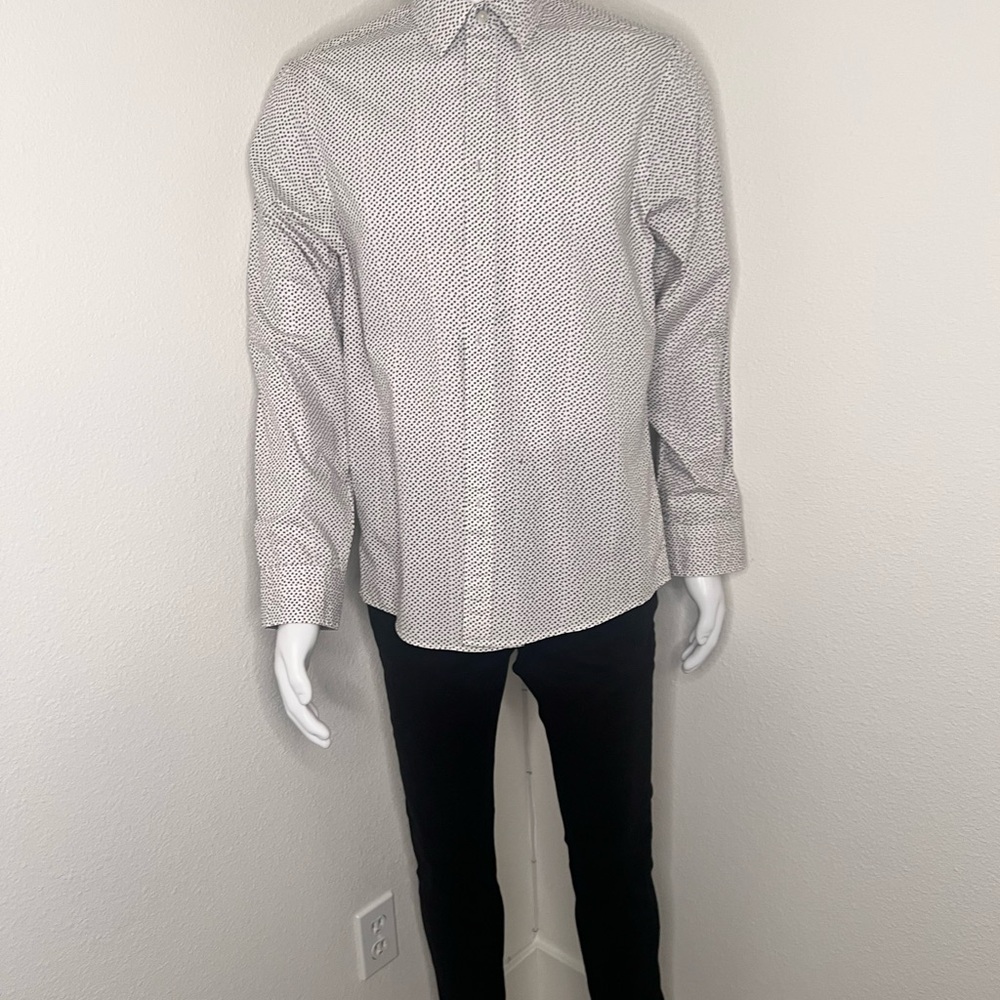 Michael Kors White Dress Shirt with Classic Collar and Long Sleeves